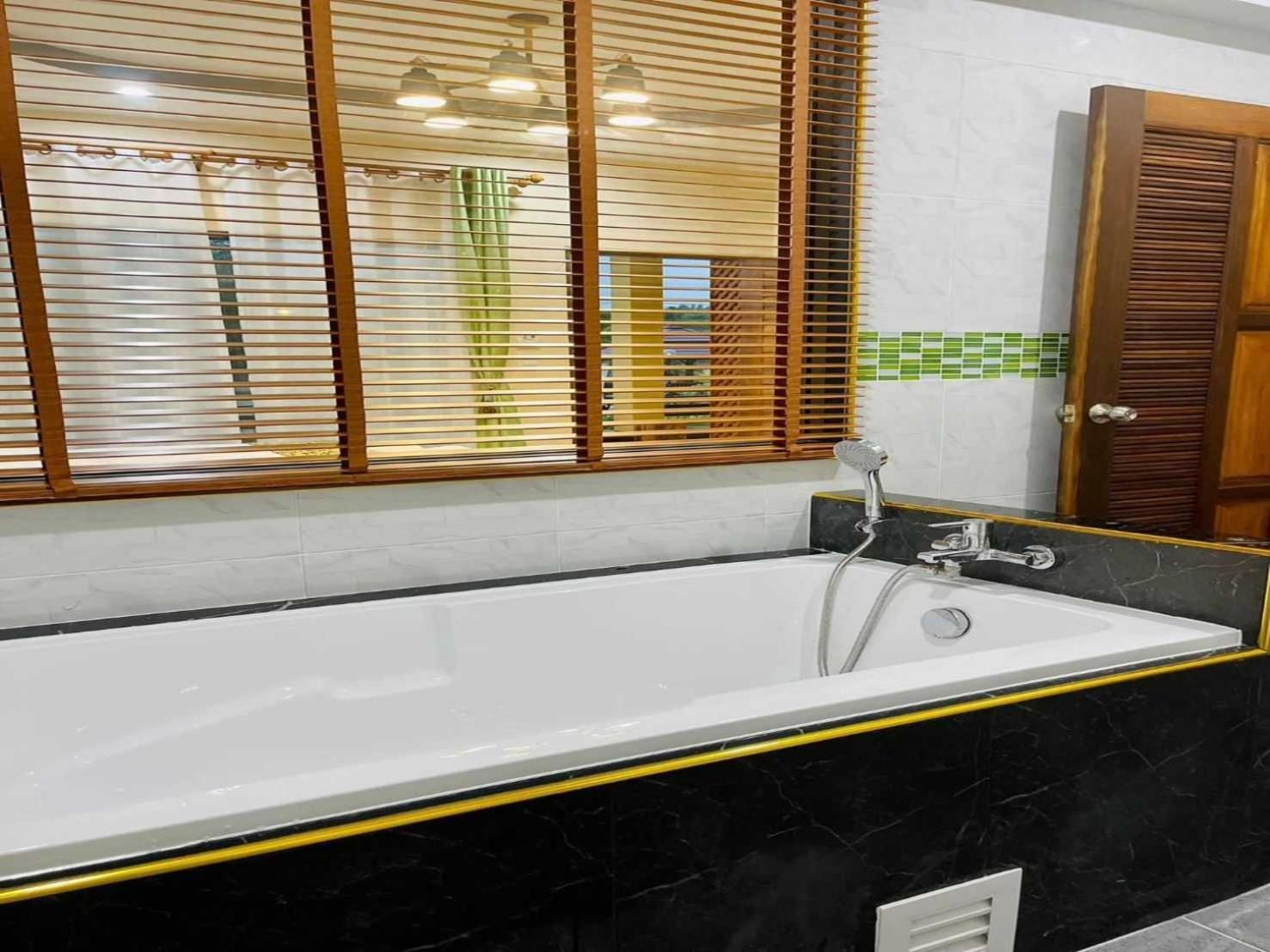 Capital O 75518 Baan Rose Resort Ao Luk 外观 照片