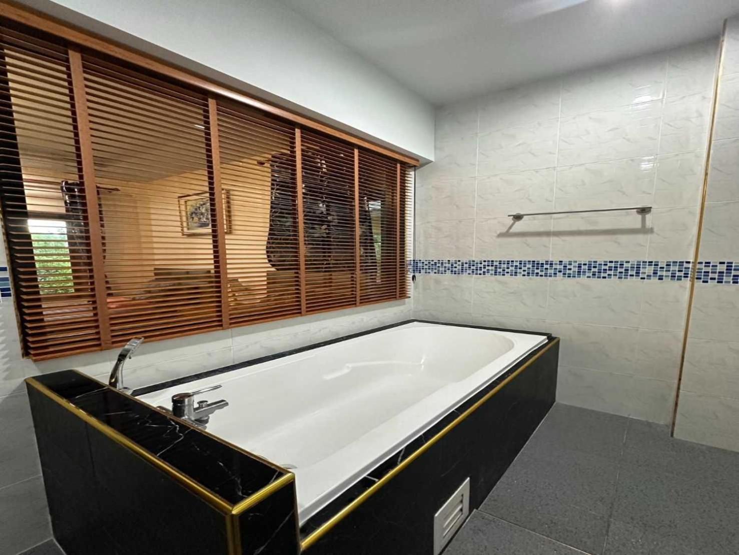 Capital O 75518 Baan Rose Resort Ao Luk 外观 照片