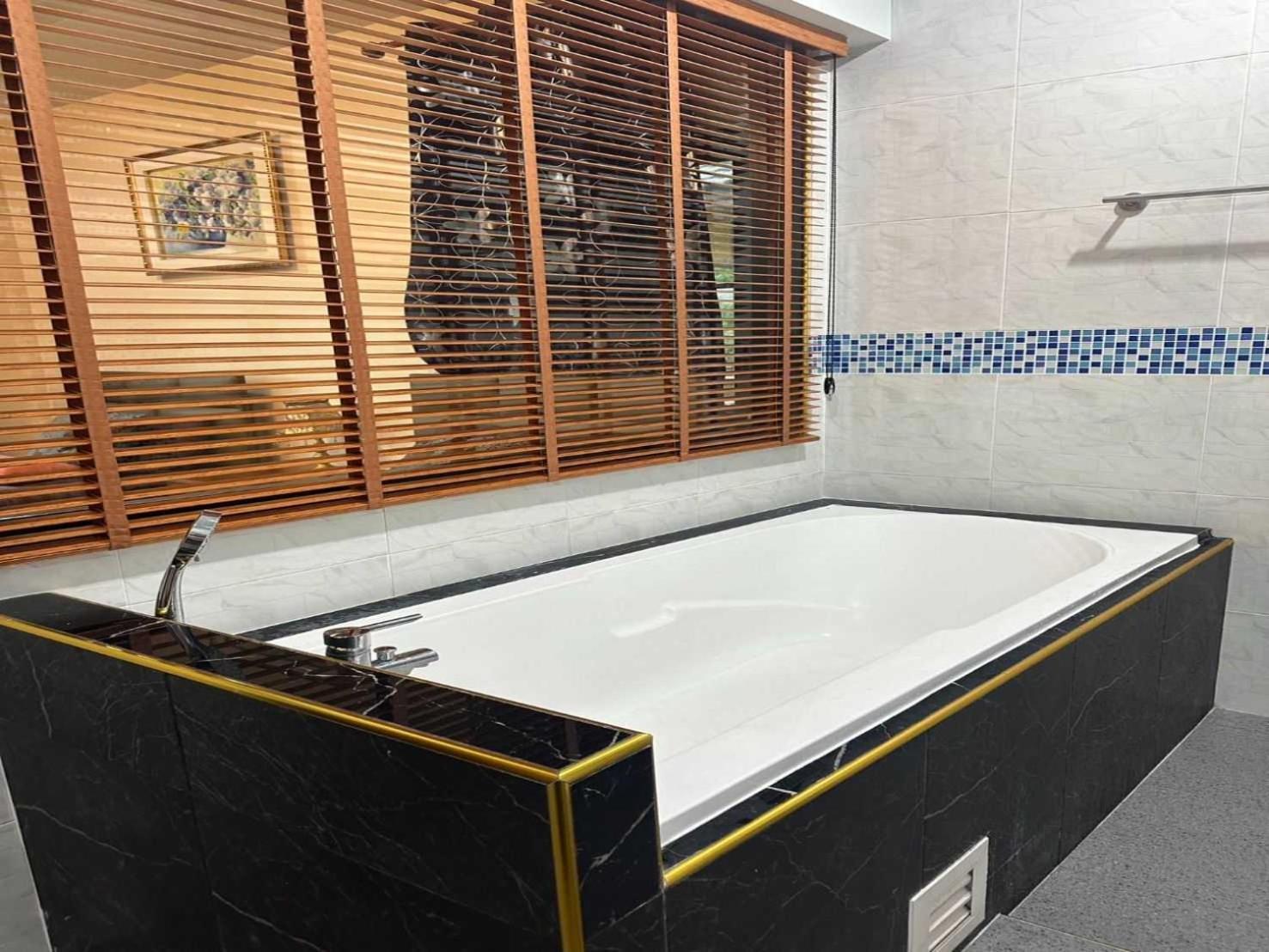 Capital O 75518 Baan Rose Resort Ao Luk 外观 照片